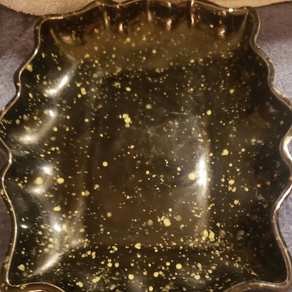 VINTAGE BLACK AND YELLOW SPECKLED SERVING DISH/SHALLOW